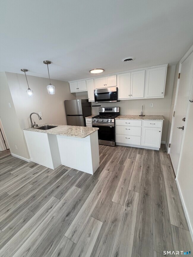 Building Photo - 267 Branford Rd