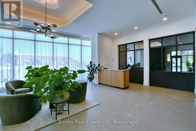 Building Photo - 31 Huron St