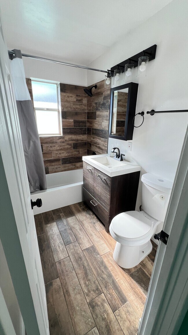 Foto del edificio - 4213 N Westview Dr