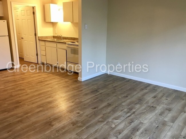 Building Photo - 1313 NE 131st Pl