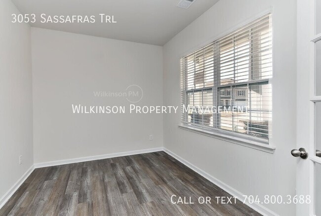 Foto del edificio - 3053 Sassafras Trl