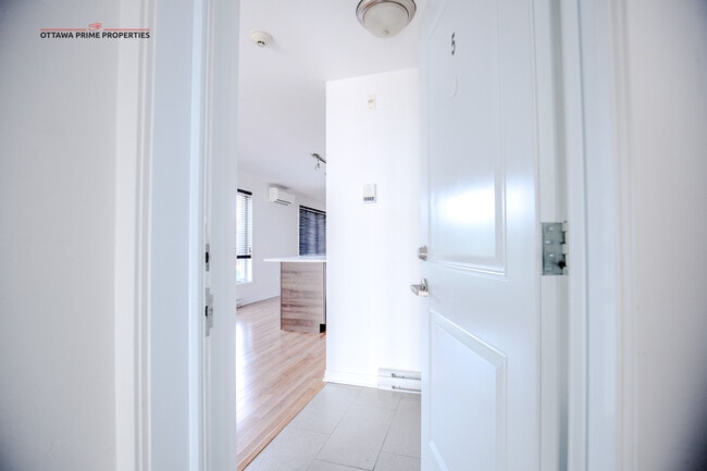 Photo du bâtiment - Modern 1-bedroom apartment near downtown Ottawa