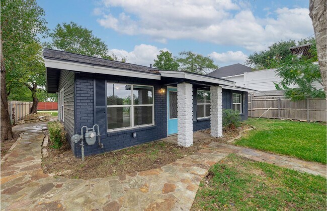 Foto del edificio - Beautiful 3 bedroom, 2 bathroom House