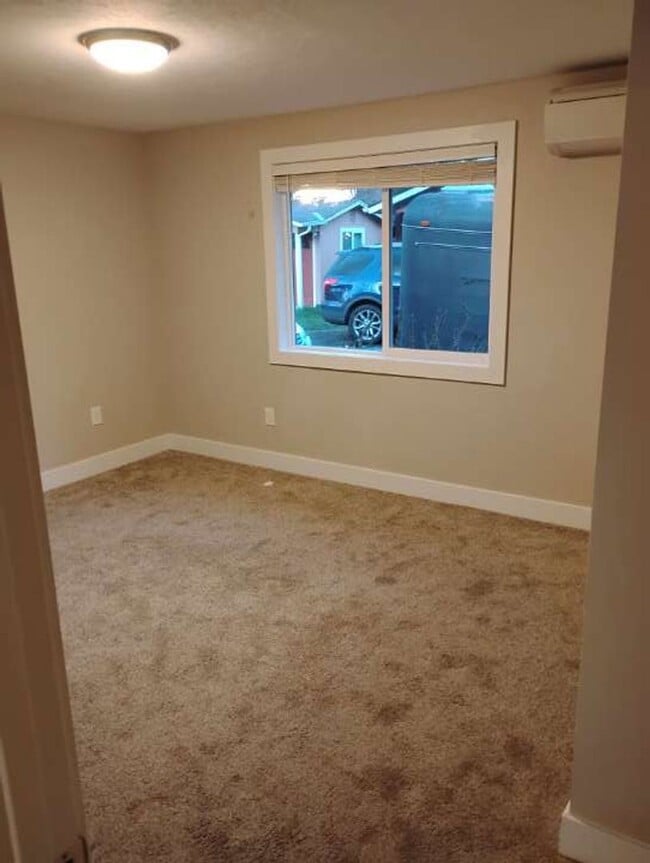 Foto del edificio - 300 NW Santiam Blvd