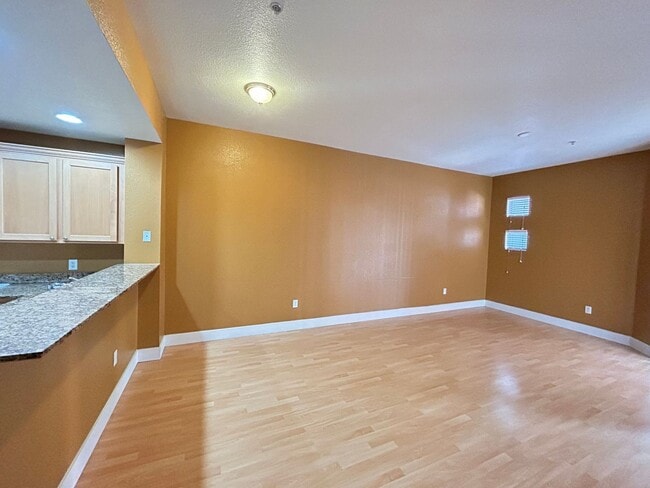 Building Photo - 1-Bedroom 1-Bathroom Silverado Ranch Condo!