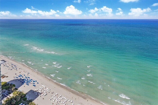 Foto del edificio - 17201 Collins Ave
