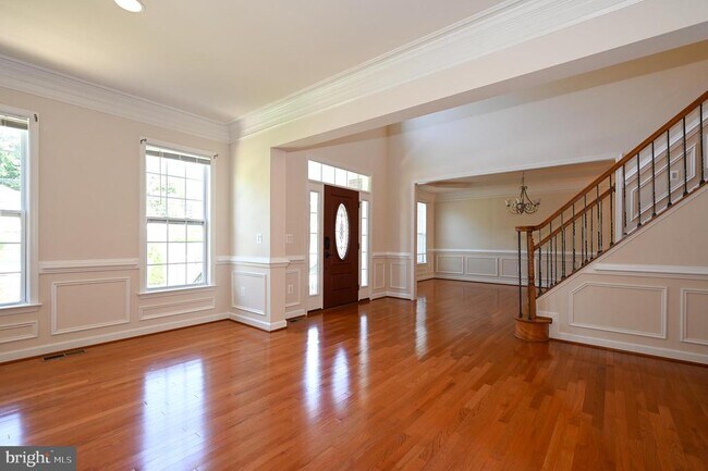 Building Photo - 5313 Queensberry Ave