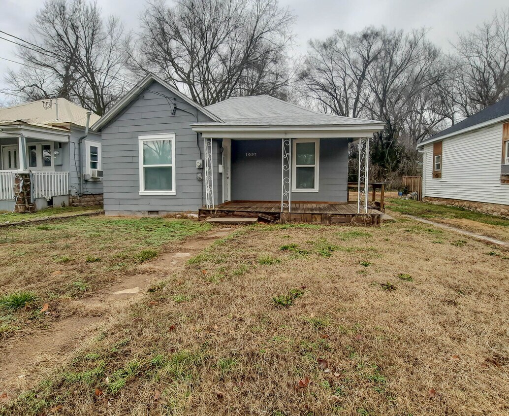 1037 W Mt Vernon St, Springfield, MO 65806 House Rental in