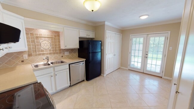 Centrally located 2/1 - Centrally located 2/1 House