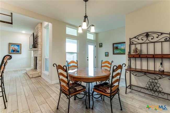 Building Photo - 8119 Green Hill Dr