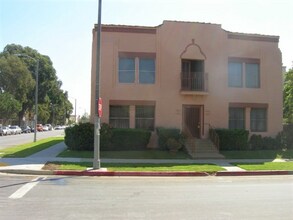 Building Photo - 466 N Orange Grove Ave