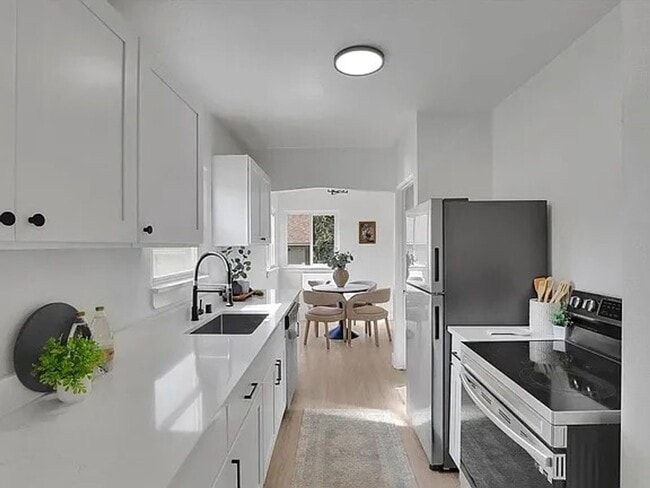 Foto del edificio - For Rent – Spacious 4-Bedroom, 2-Bath Home...