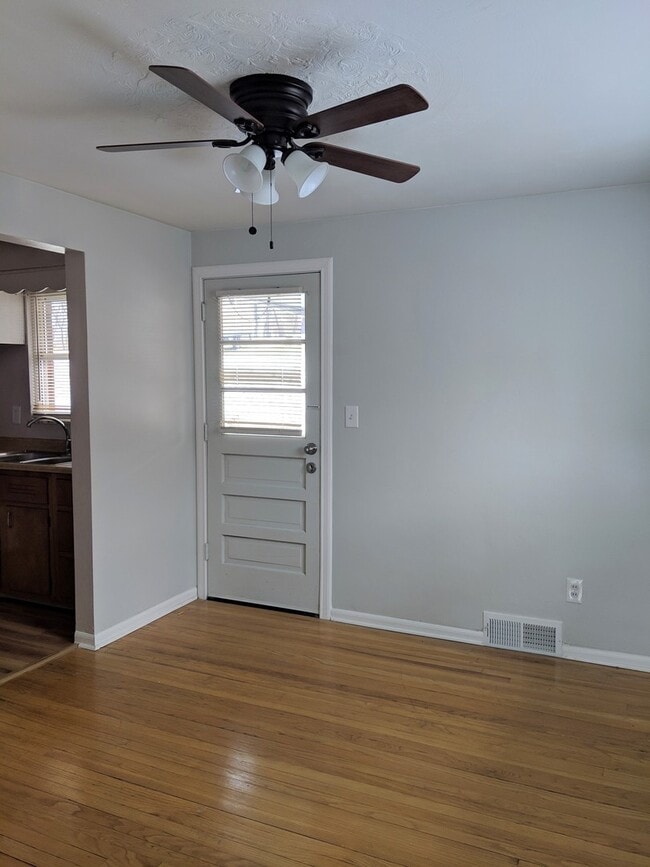 Building Photo - Beautifully Kept 4 Bedroom House next to U...