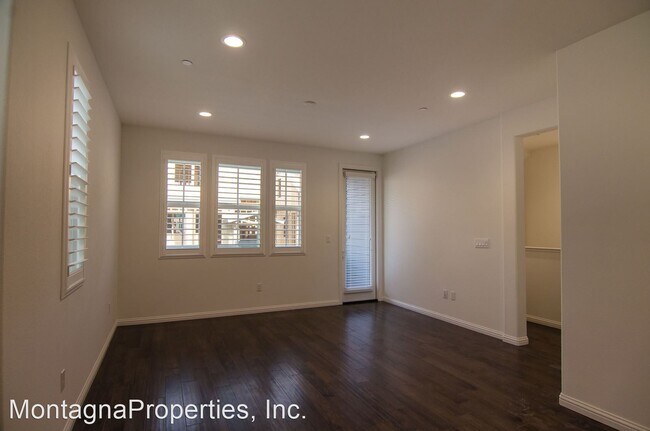Building Photo - 4 br, 3 bath House - 3208 Pyramid Way