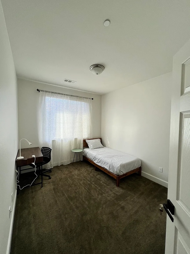 Room #2 (102 sq ft) - 329 Williams Way