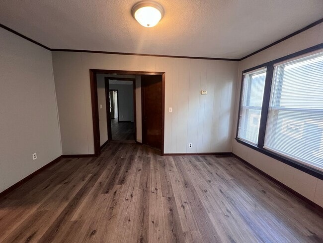 Building Photo - Three Bedroom on the NE Side of GR!