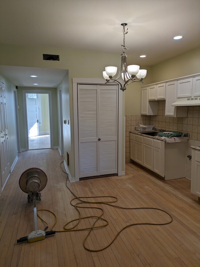 Building Photo - 2818 N Avers Ave