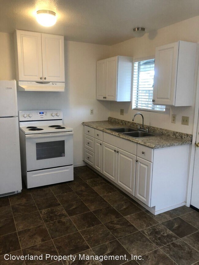 Building Photo - 2 br, 1.5 bath House - 542 North Ave.