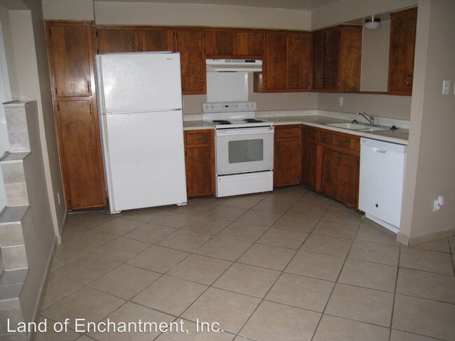 Building Photo - 3 br, 1.5 bath House - 4525 Overland St. NE