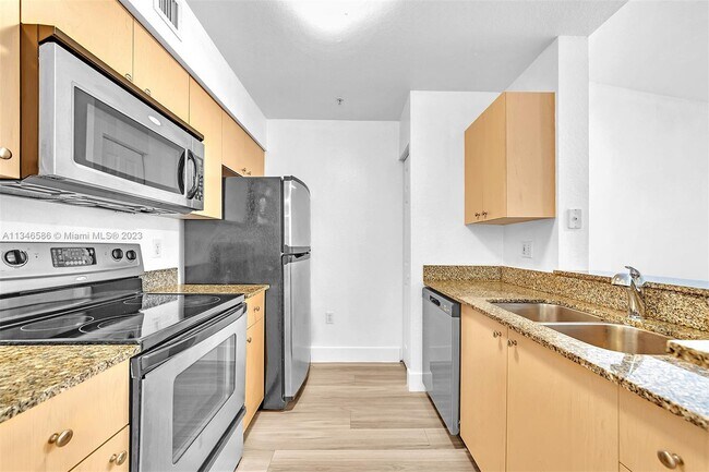 Building Photo - 2516 Centergate Dr