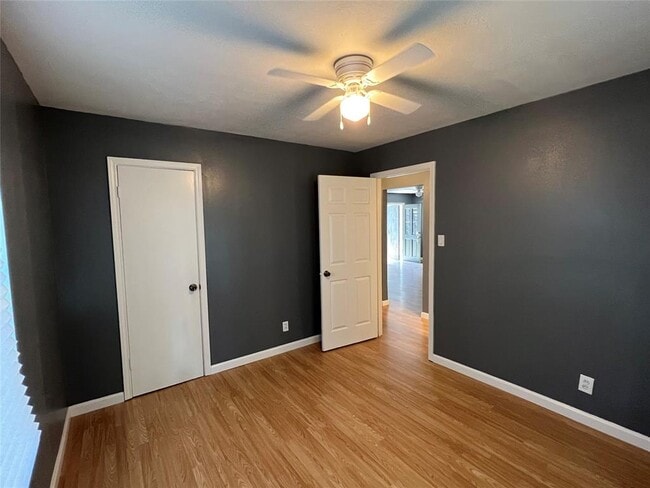 Building Photo - 8921 Oak Knoll Ln