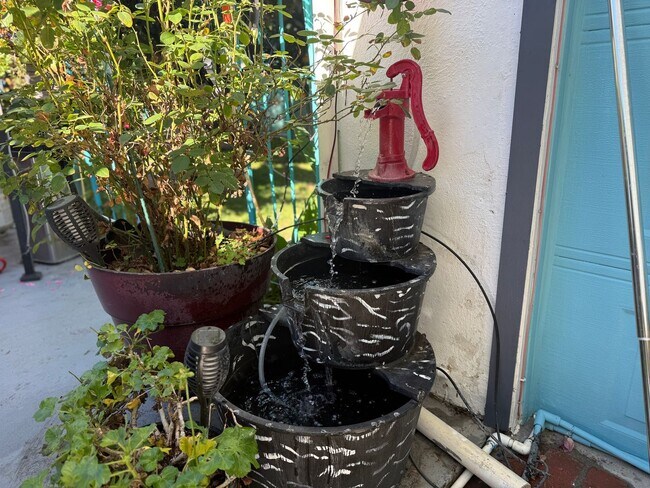 Building Photo - All-Inclusive Studio for Rent in Tarzana!