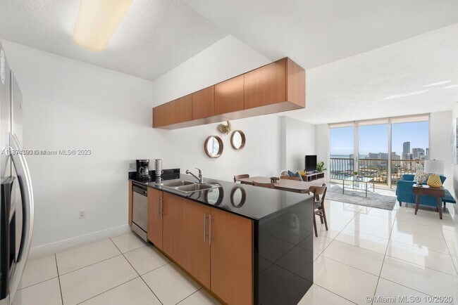 Building Photo - 1717 N Bayshore Dr