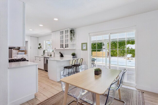 Foto del edificio - 7616 E 3rd St