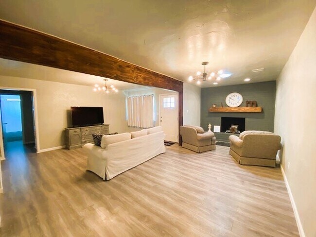 Foto del edificio - 1100 Elmhurst St