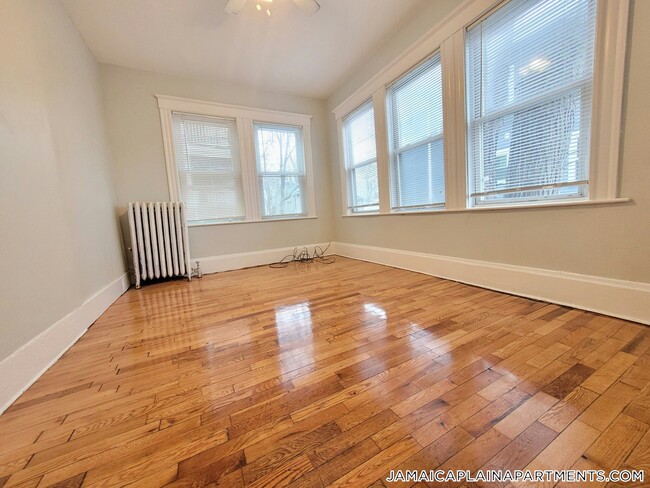 Building Photo - 17 Wachusett St