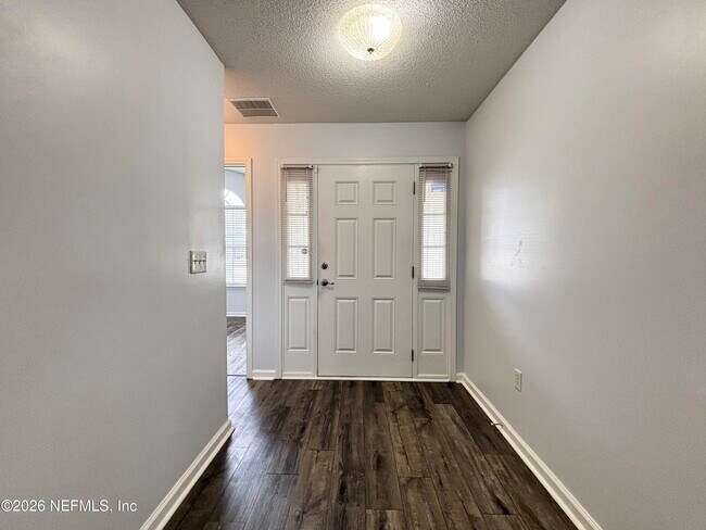 Foto del edificio - 9302 Prosperity Lake Dr