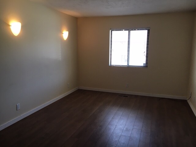 Building Photo - 2604 N Webb Rd