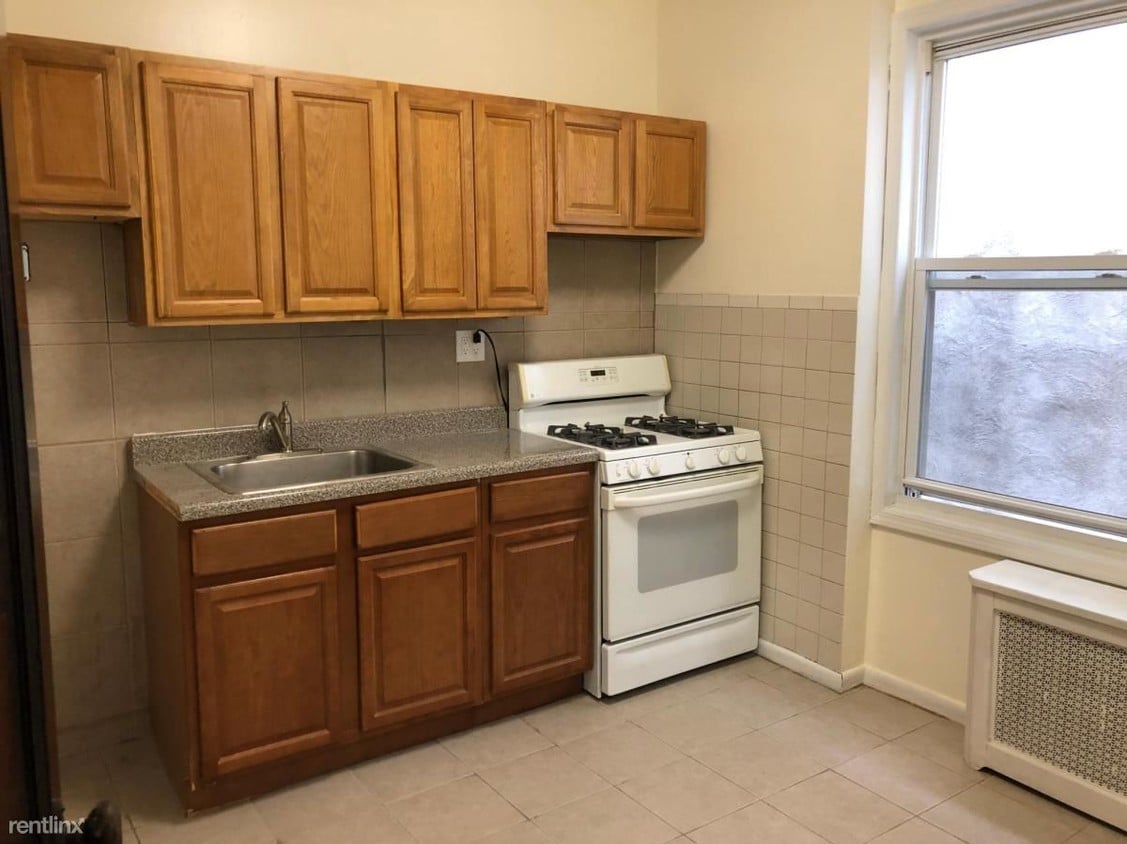 Primary Photo - 71-35 Myrtle Ave