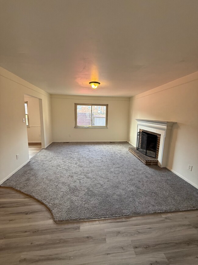 SALA DE ESTAR - 581 Bessinger Dr