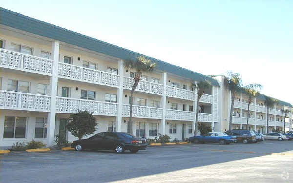 Primary Photo - Paradise Towers