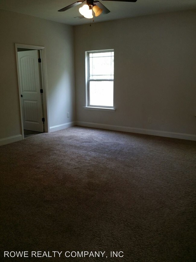 Building Photo - 4 br, 3.5 bath House - 47 LEE ROAD 2172