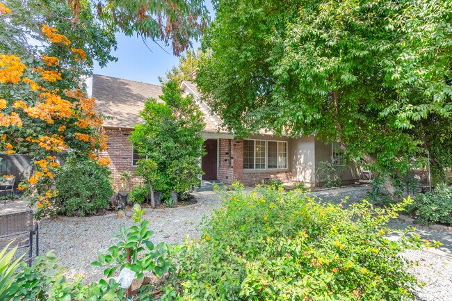 Building Photo - 5825 Fulton Ave