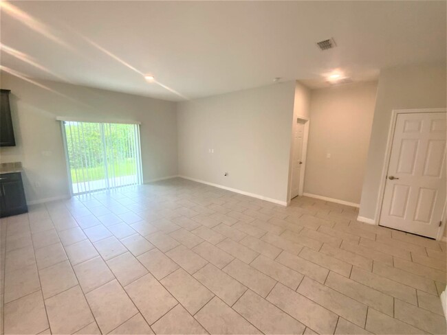 Building Photo - 5625 Beggs Rd