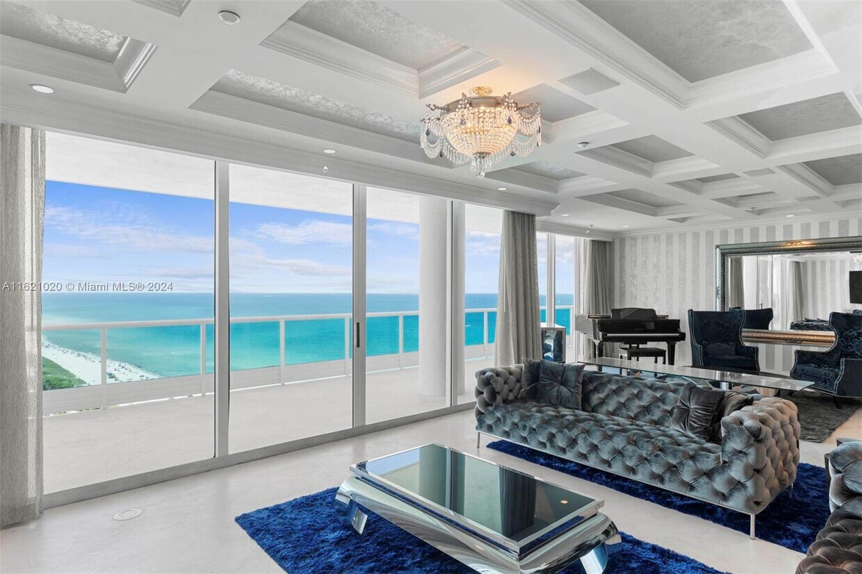 Primary Photo - 5025 Collins Ave