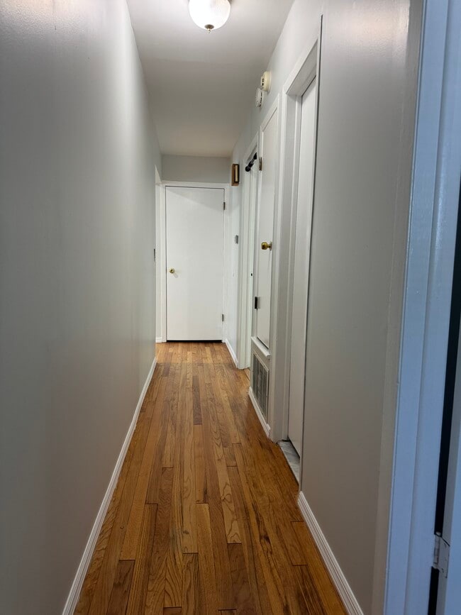 Building Photo - 824 Nelson Pl