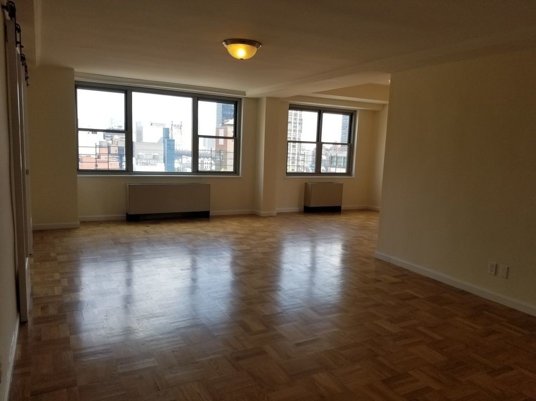 Primary Photo - 250 E 63rd St