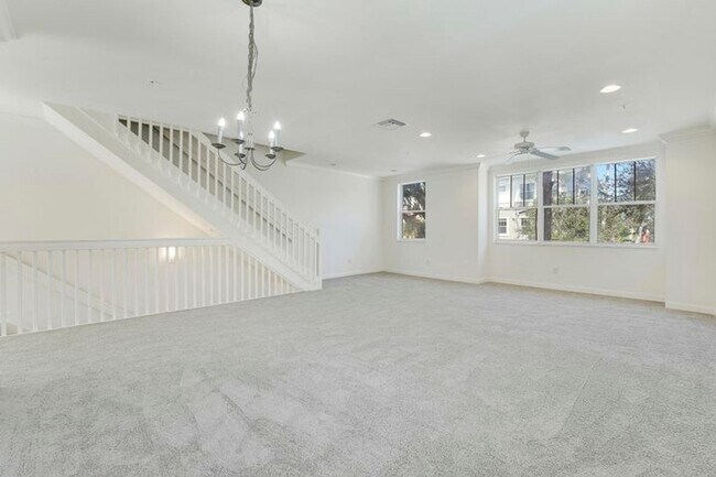 Building Photo - 441 Amador Ln