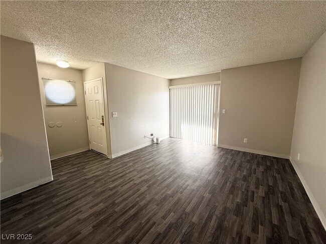 Foto del edificio - 2981 Juniper Hills Blvd