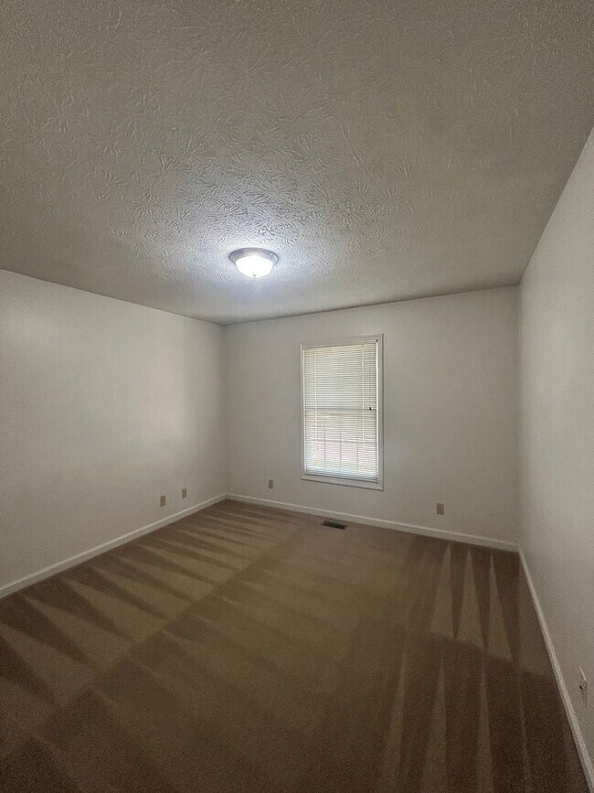 Foto del edificio - Large 3 Bedroom Home