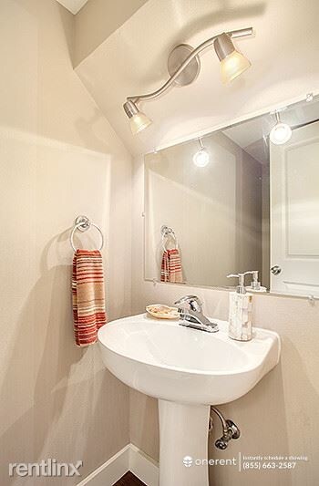 Foto del edificio - 15821 Leary Way