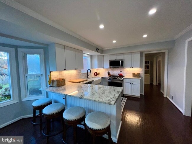 Building Photo - 909 St Stephens Rd