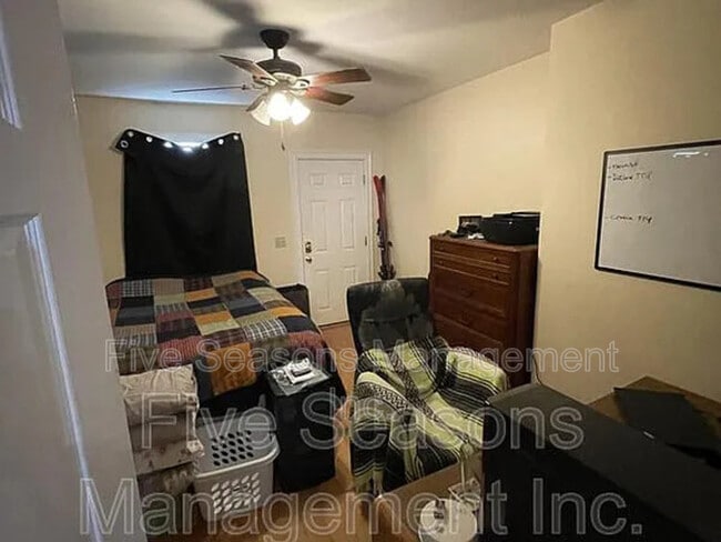 Building Photo - 67 King St