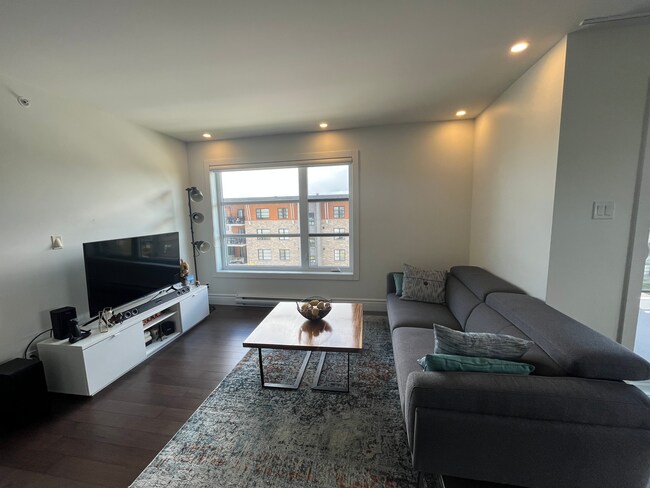 Building Photo - 1700 Rue Claire-Bonenfant