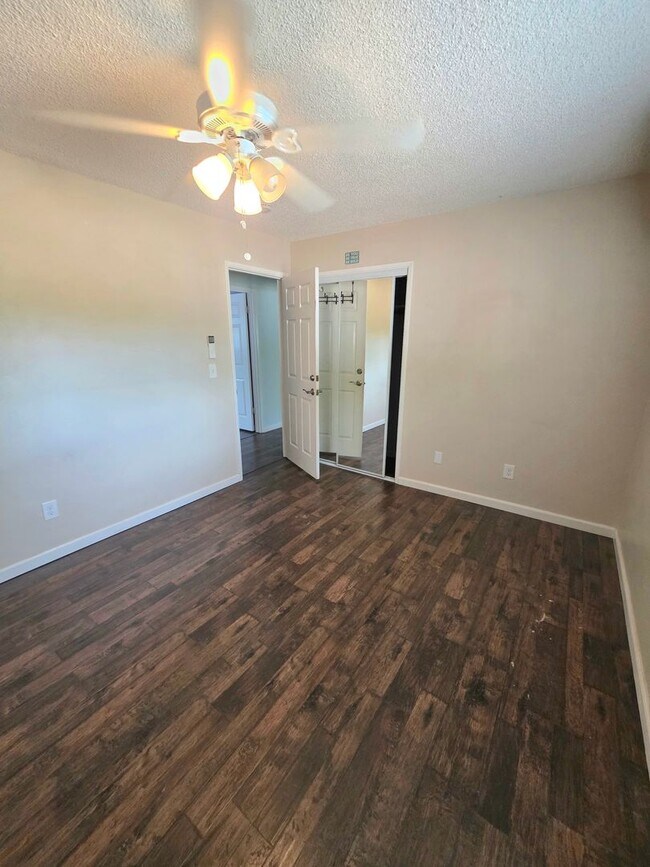 Foto del edificio - 4BR/3BA with PRIVATE IN-LAW SUITE / SECOND LIVING SET-UP