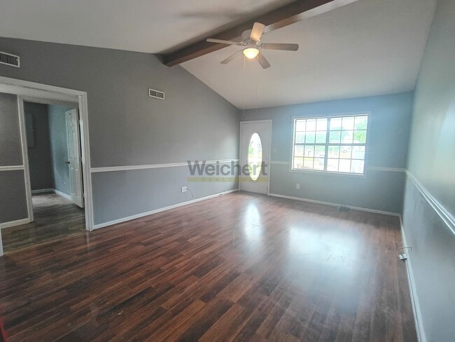 Building Photo - 3bed/2bath house with fenced backyard